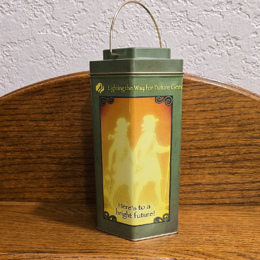 Girl Scouts Collectible Cookie Tin Lighting the Way